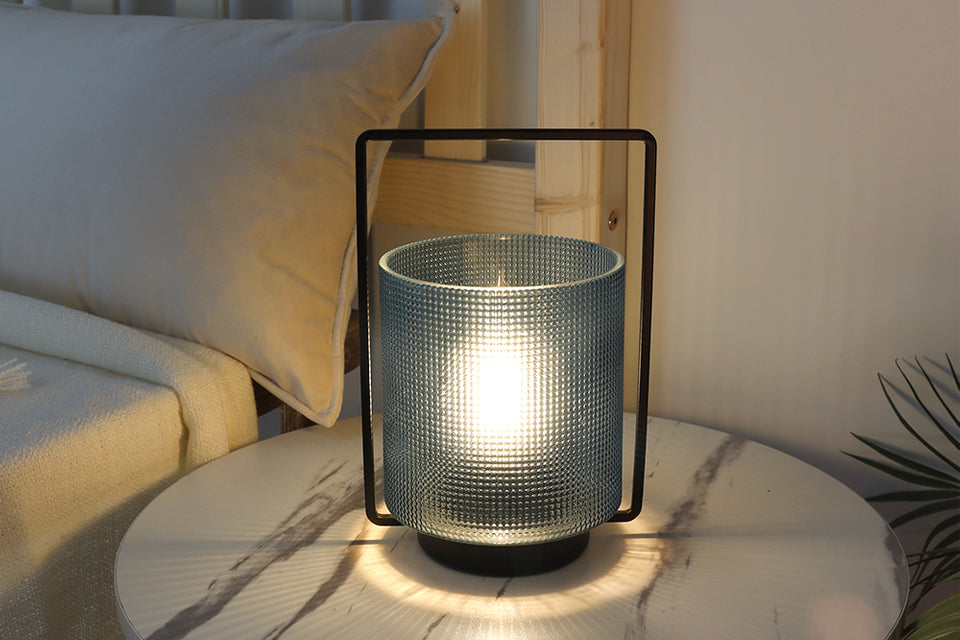 What size table lamp for bedside table？